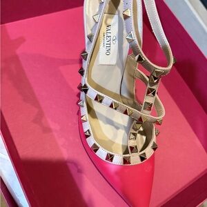 Valentino Garavani Pink Rockstud Pumps